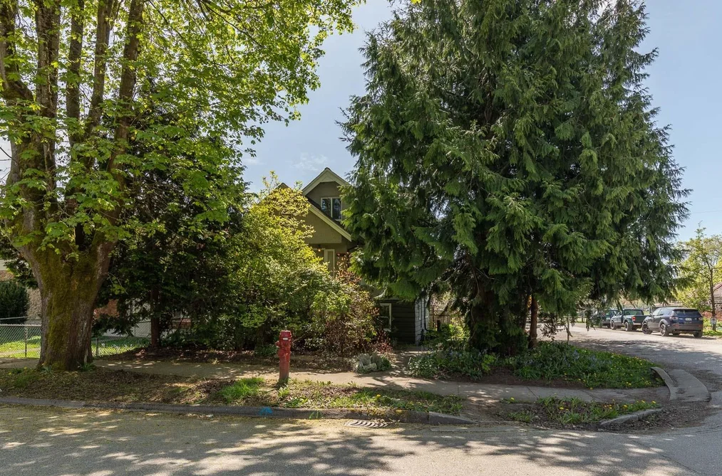2002 E 13TH AVENUE, Vancouver BC V5N 2C4, Vancouver BC — Residential for Sale - Photo 3