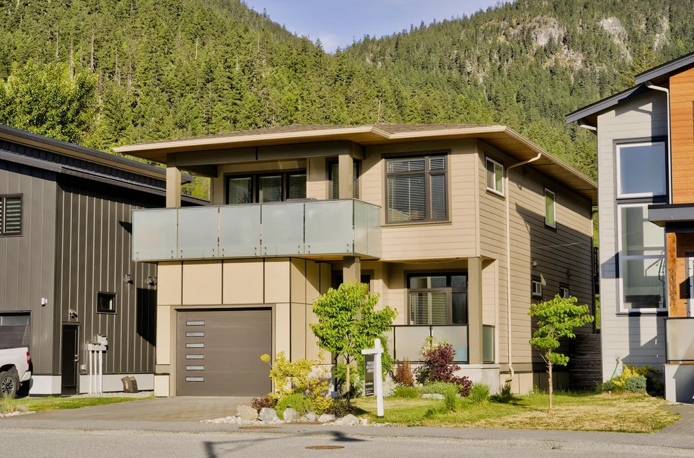 2004 TIYATA BOULEVARD, Pemberton BC V0N 2L0, Pemberton BC — Residential for Sale - Photo 2