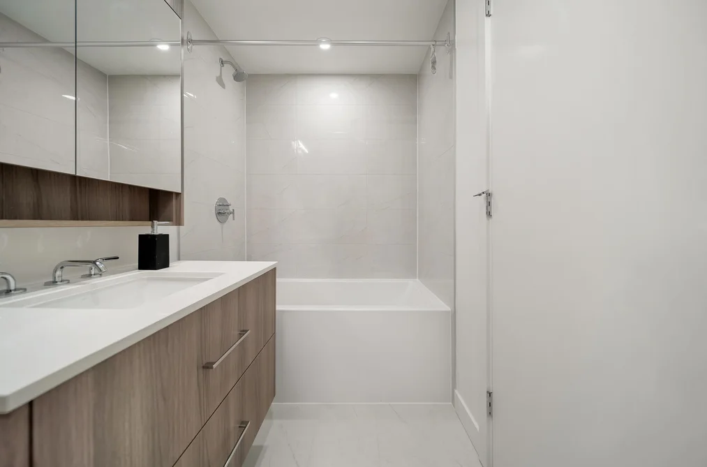 Condo for sale at 2008 9675 King George Boulevard Surrey British Columbia - MLS: R3073427