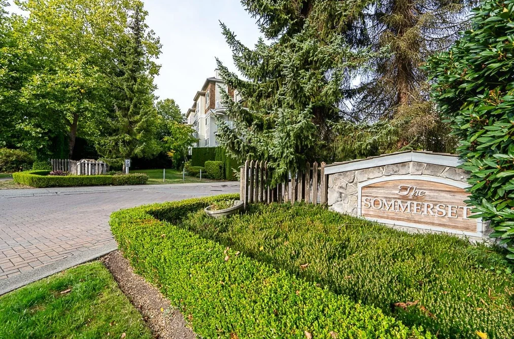 Condo for sale at 201 10186 155 Street Surrey British Columbia - MLS: R3164346
