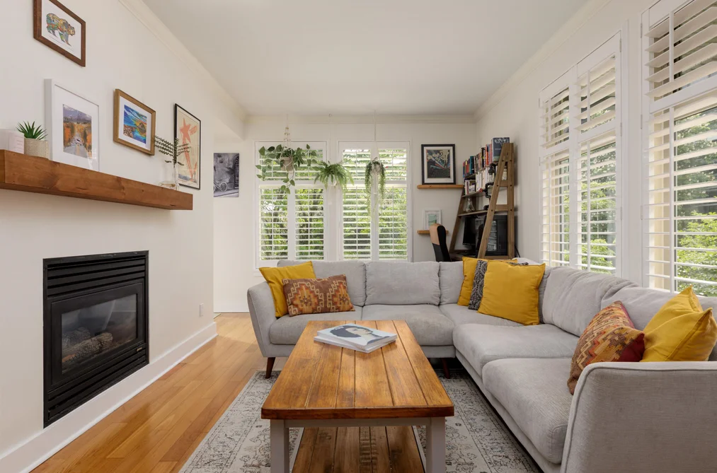 201 118 W 22 STREET, North Vancouver BC V7M 1Z9, North Vancouver BC — Residential for Sale - Photo 2