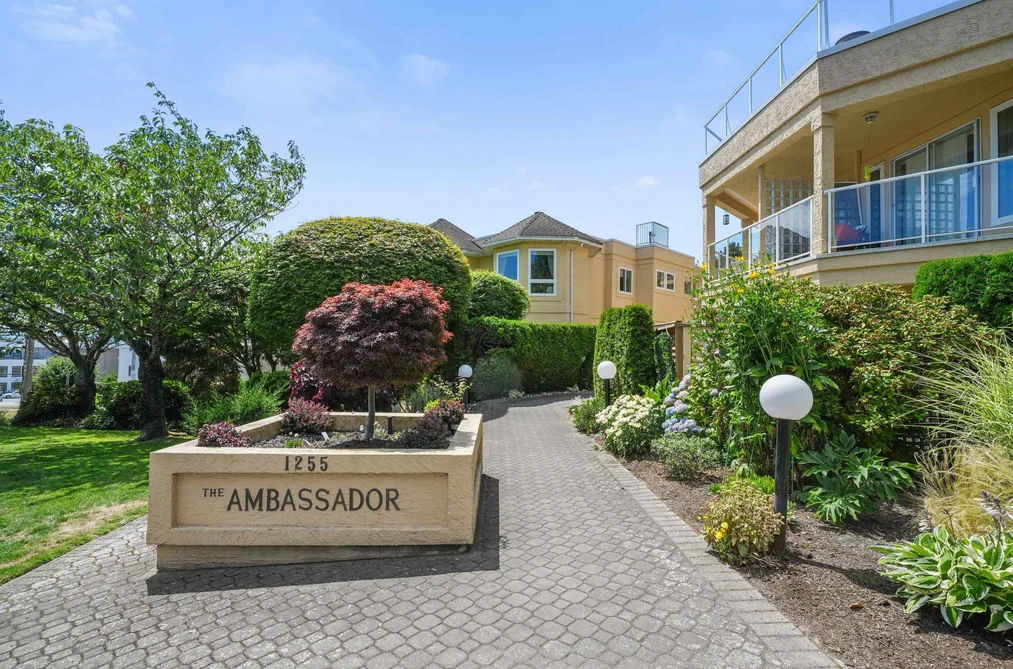 Condo for sale at 201 1255 Best Street White Rock British Columbia - MLS: R3141417