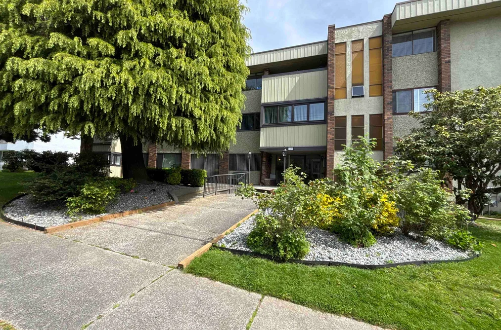201 1320 FIR STREET, White Rock BC V4B 4B2, White Rock BC — Residential for Sale - Photo 2