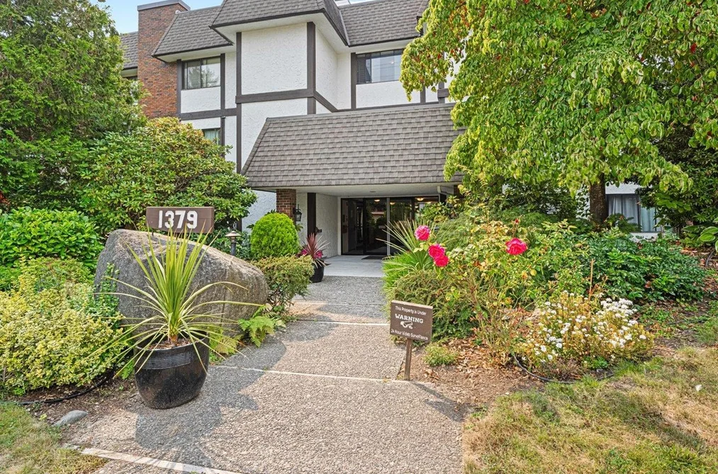 Condo for sale at 201 1379 Merklin Street White Rock British Columbia - MLS: R3160493