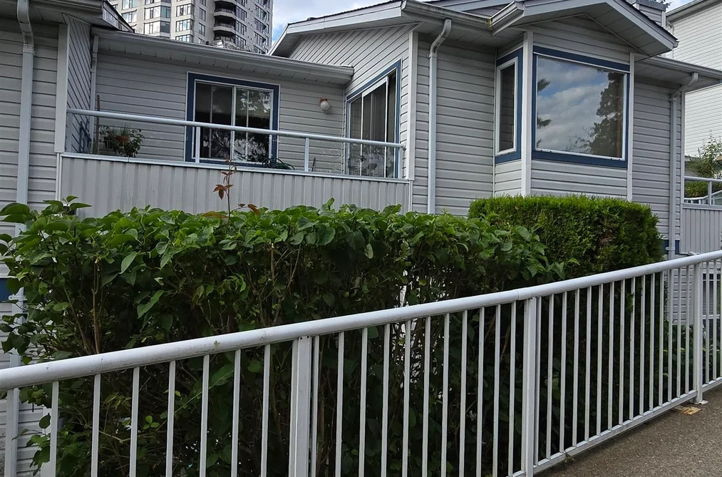 Townhouse for sale at 201 13863 100 Avenue Surrey British Columbia - MLS: R3156325