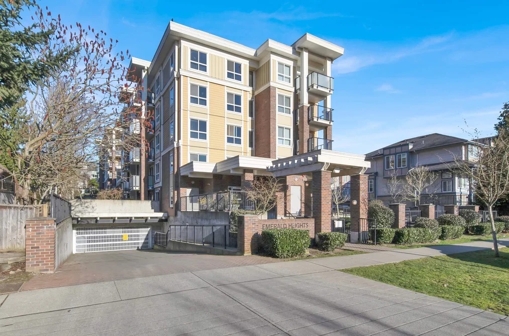 Condo for sale at 201 13883 Laurel Drive Surrey British Columbia - MLS: R3130058
