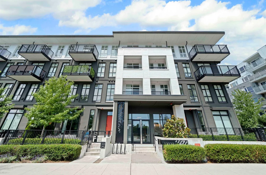 Condo for sale at 201 13933 105 Boulevard Surrey British Columbia - MLS: R3073982
