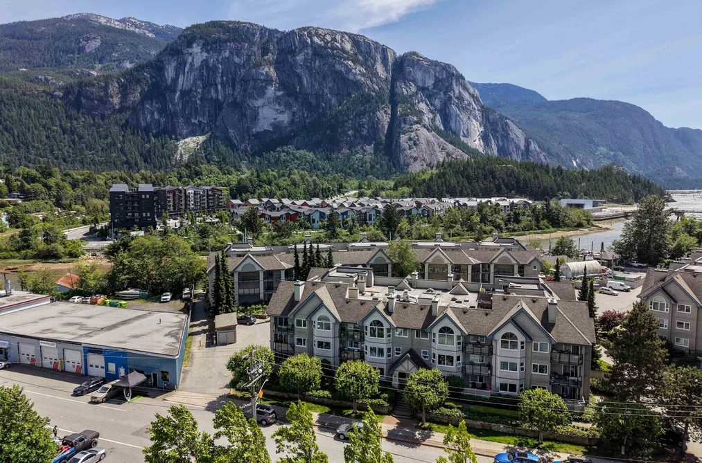 Condo for sale at 201 1460 Pemberton Avenue Squamish British Columbia - MLS: R3132320