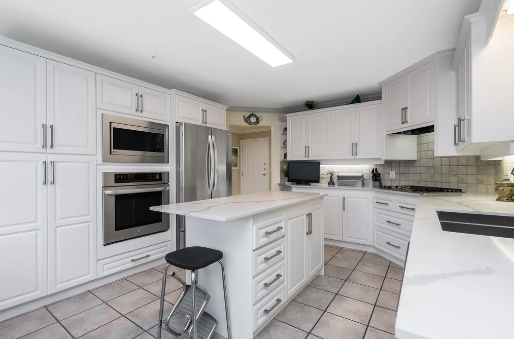 Condo for sale at 201 14934 Thrift Avenue White Rock British Columbia - MLS: R3155944
