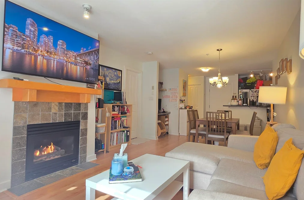 Condo for sale at 201 15 Smokey Smith Place Place New Westminster British Columbia - MLS: R3154497