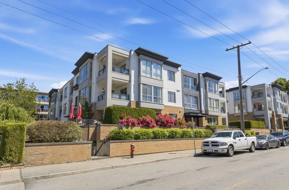Condo for sale at 201 15169 Buena Vista Avenue White Rock British Columbia - MLS: R3137778