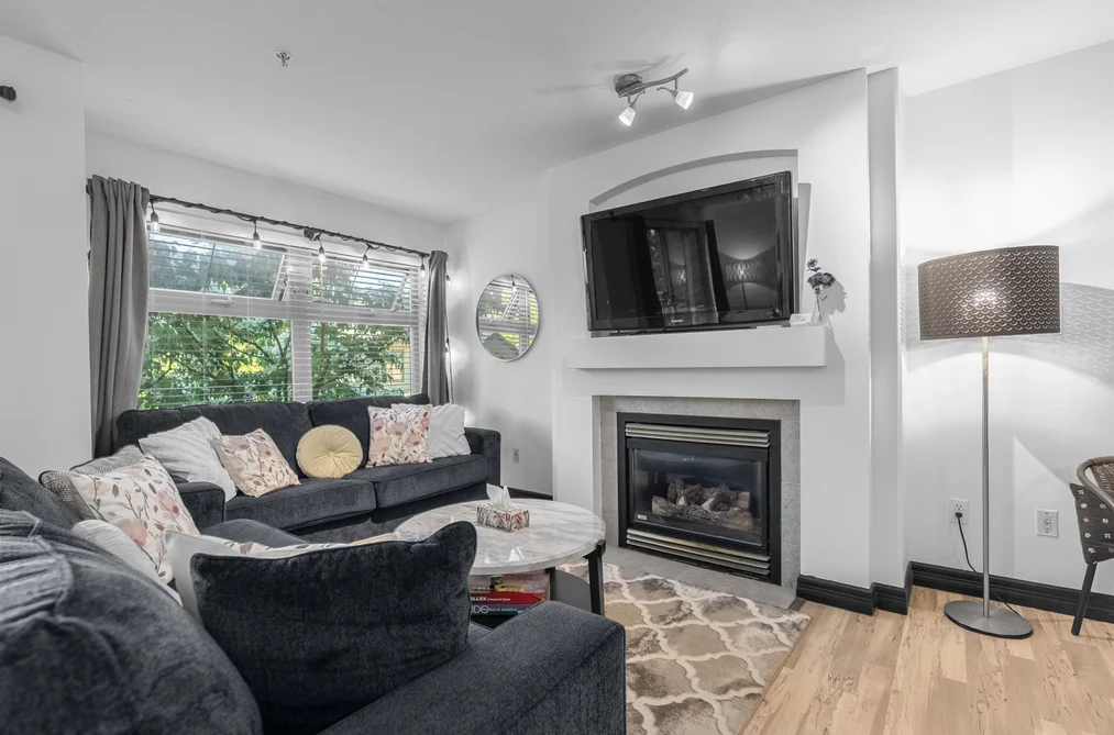 201 15220 GUILDFORD DRIVE, Surrey BC V3R 0Y6, Surrey BC — Residential for Sale - Photo 2
