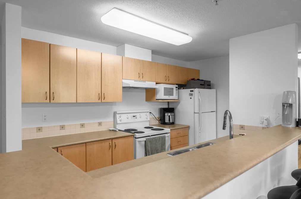 201 15220 GUILDFORD DRIVE, Surrey BC V3R 0Y6, Surrey BC — Residential for Sale - Photo 5