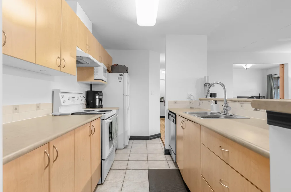 201 15220 GUILDFORD DRIVE, Surrey BC V3R 0Y6, Surrey BC — Residential for Sale - Photo 6