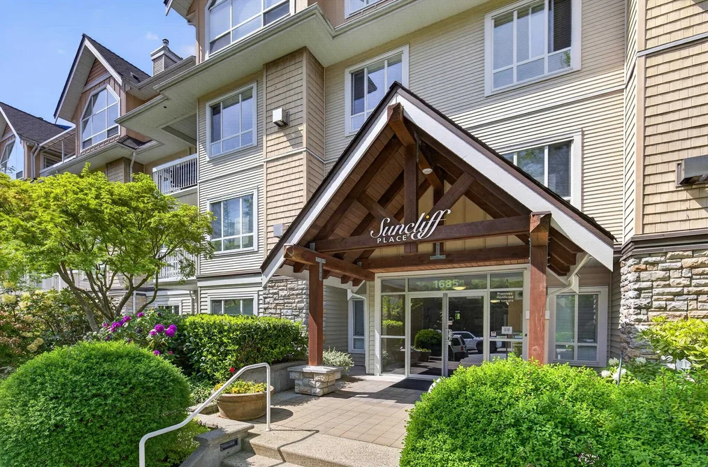 Condo for sale at 201 1685 152a Street Surrey British Columbia - MLS: R3118156