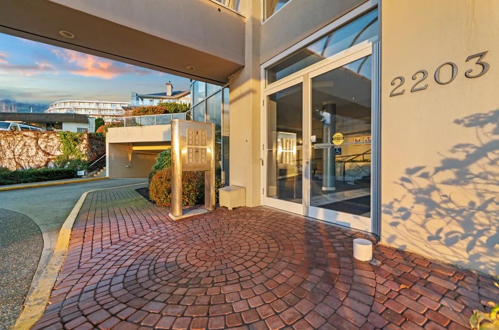 Condo for sale at 201 2203 Bellevue Avenue West Vancouver British Columbia - MLS: R3146768