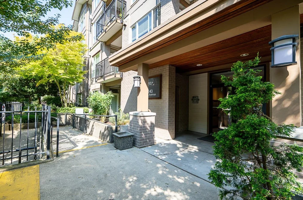Condo for sale at 201 2343 Atkins Avenue Port Coquitlam British Columbia - MLS: R3155875