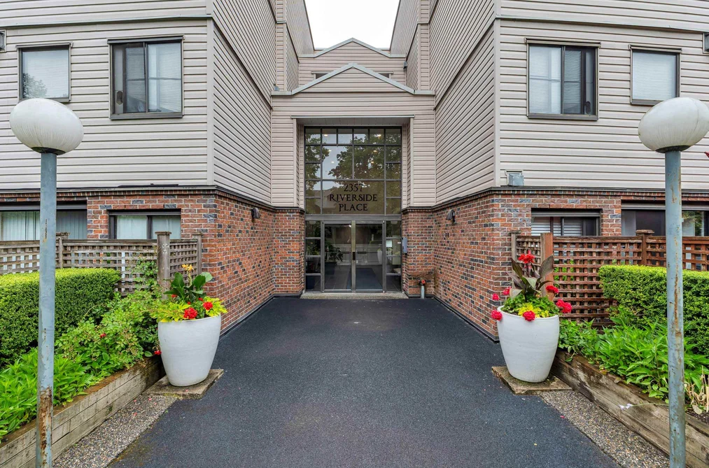 Condo for sale at 201 2357 Whyte Avenue Port Coquitlam British Columbia - MLS: R3130524