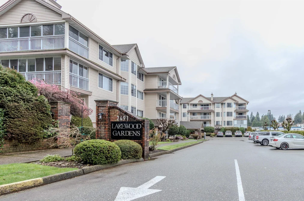 Condo for sale at 201 2491 Gladwin Road Abbotsford British Columbia - MLS: R3102113