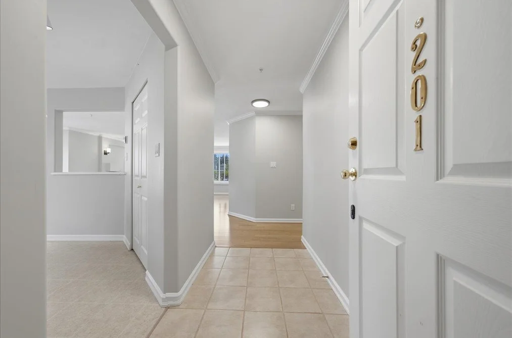 201 2772 CLEARBROOK ROAD, Abbotsford BC V2T 6N6, Abbotsford BC — Residential for Sale — Photo 3 of 40