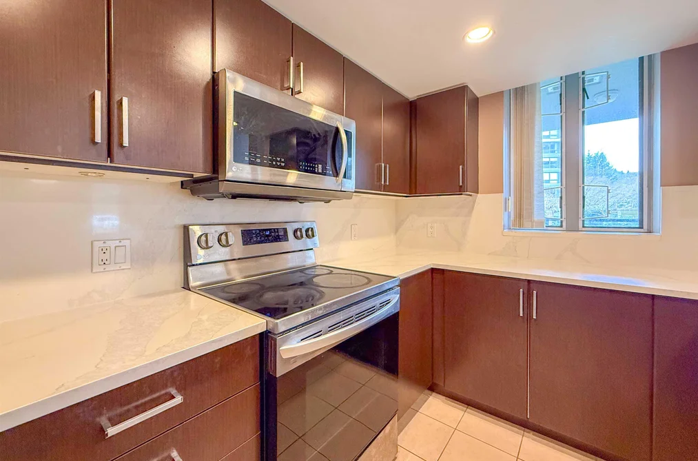 201 295 GUILDFORD WAY, Port Moody BC V3H 5N3, Port Moody BC — Residential for Sale - Photo 3