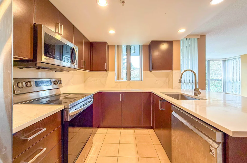 201 295 GUILDFORD WAY, Port Moody BC V3H 5N3, Port Moody BC — Residential for Sale - Photo 5