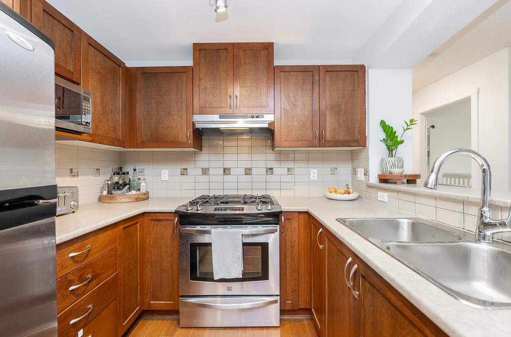 201 2951 SILVER SPRINGS BOULEVARD, Coquitlam BC V3E 3S4, Coquitlam BC — Residential for Sale - Photo 2