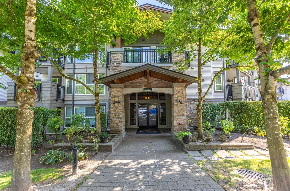Condo for sale at 201 3082 Dayanee Springs Boulevard Coquitlam British Columbia - MLS: R3146831