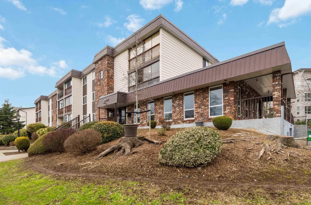 Condo for sale at 201 32119 Old Yale Road Abbotsford British Columbia - MLS: R3096807
