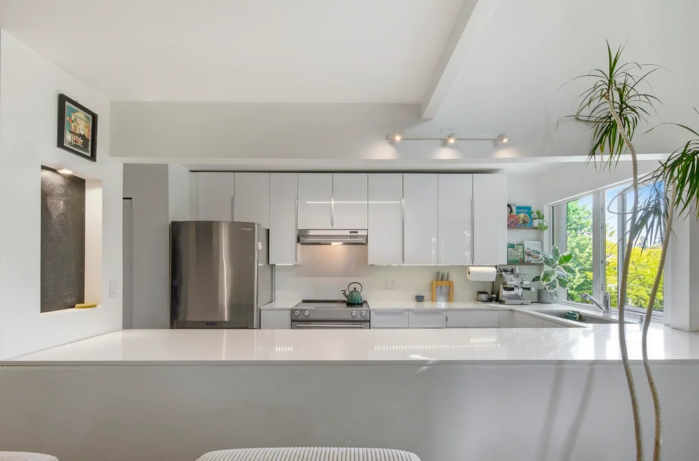 201 3465 GLEN DRIVE, Vancouver BC V5V 4S5, Vancouver BC — Residential for Sale - Photo 2