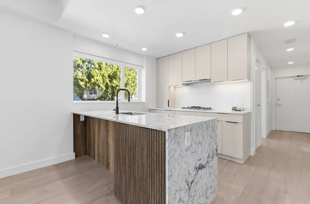 Condo for sale at 201 3590 W 39th Avenue Vancouver British Columbia - MLS: R3103535