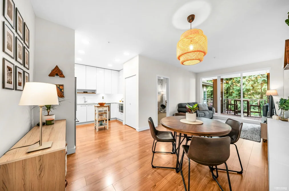 Condo for sale at 201 5460 Broadway Burnaby British Columbia - MLS: R3076399