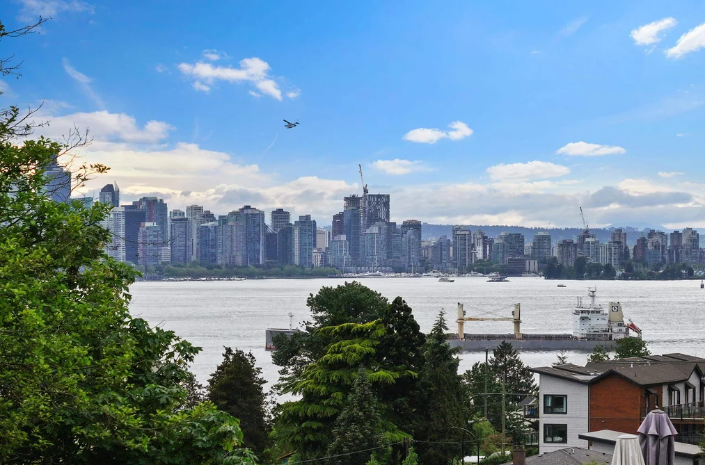201 650 E 2ND STREET, North Vancouver BC V7M 1E3, North Vancouver BC — Residential for Sale - Photo 2