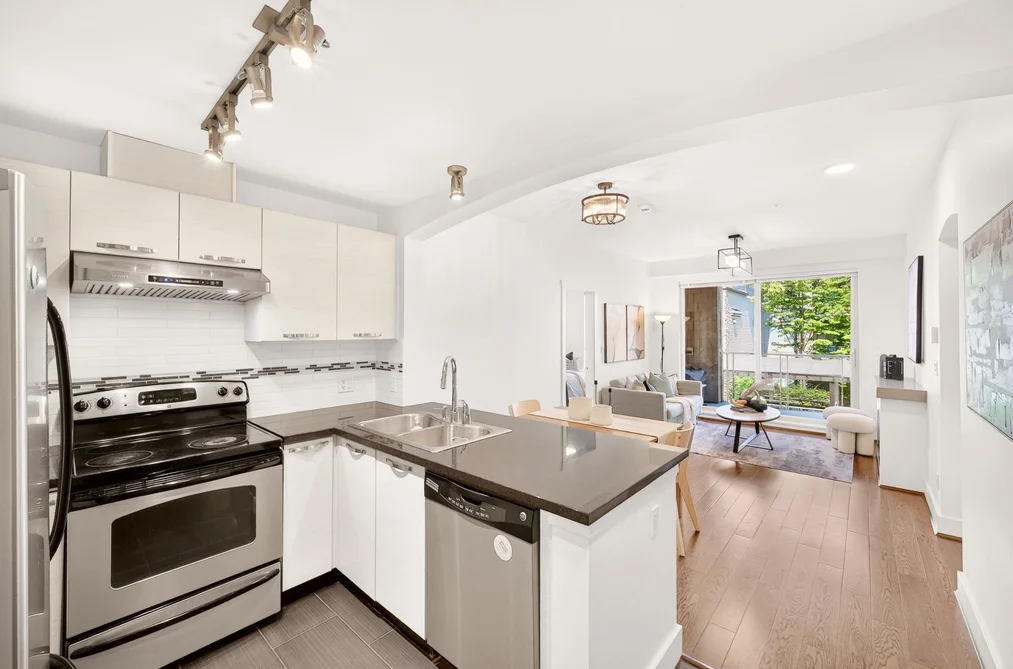 201 7428 BYRNEPARK WALK, Burnaby, BC — Residential for Sale — Photo 4 of 25