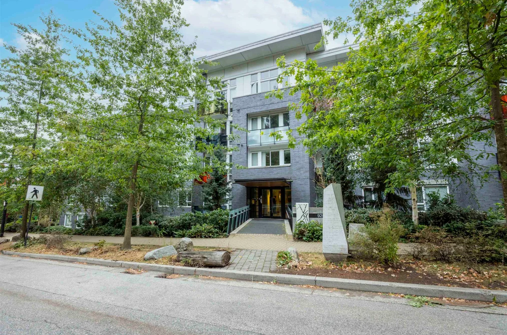 Condo for sale at 201 9250 University High Street Burnaby British Columbia - MLS: R3100699