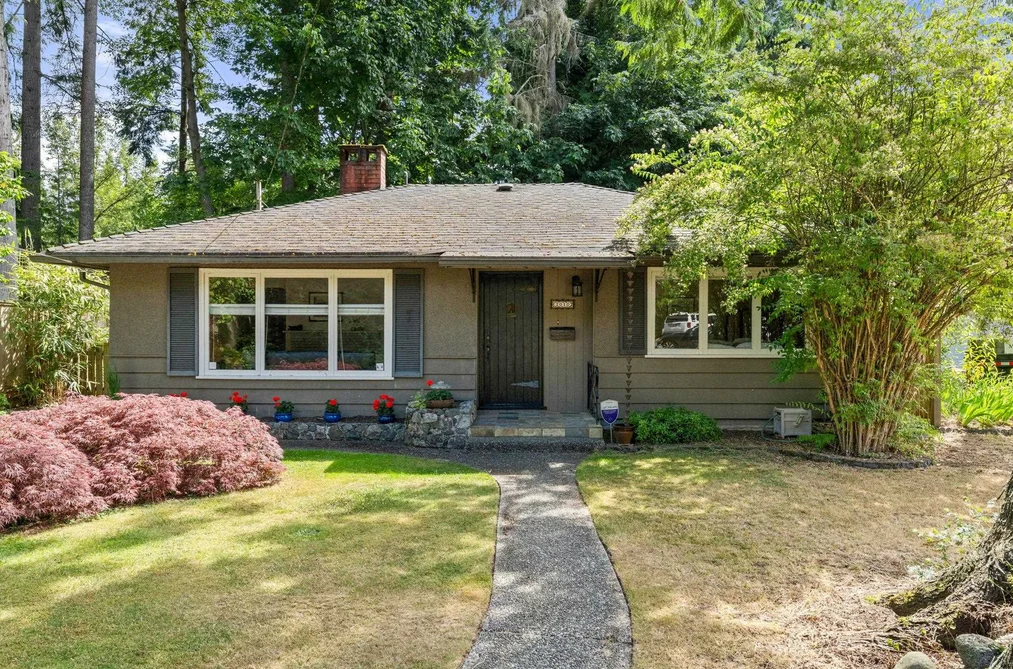 House for sale at 2010 Mackay Avenue North Vancouver British Columbia - MLS: R3116063