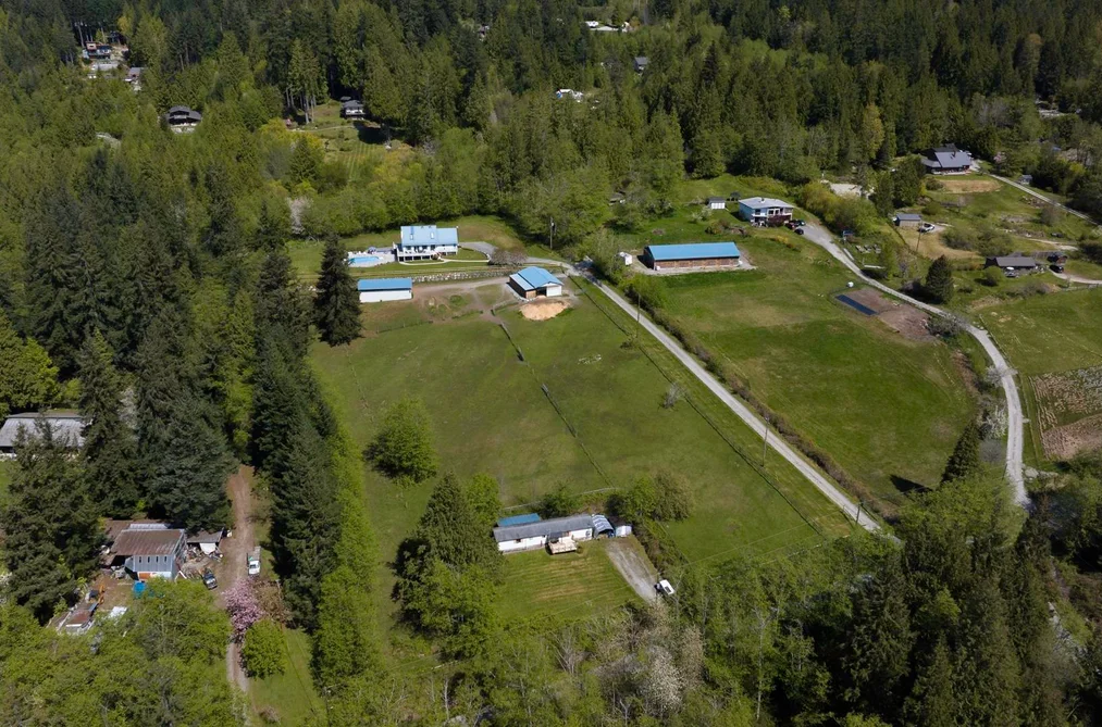House for sale at 2010 Ranch Road Roberts Creek British Columbia - MLS: R3038016