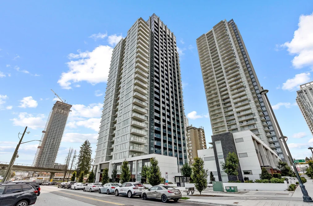 Condo for sale at 2011 13428 105 Avenue Surrey British Columbia - MLS: R3139369