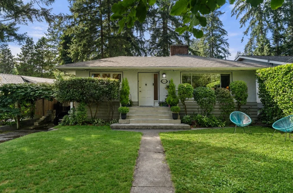 House for sale at 2011 Bridgman Avenue North Vancouver British Columbia - MLS: R3161949