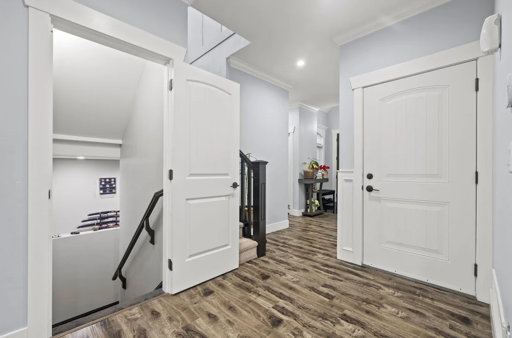 2012 BEAVER STREET, Abbotsford BC V2T 3C4, Abbotsford BC — Residential for Sale - Photo 2