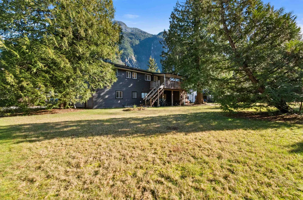 20143 SILVERVIEW ROAD, Hope BC V0X 1L2, Hope BC — Residential for Sale - Photo 2