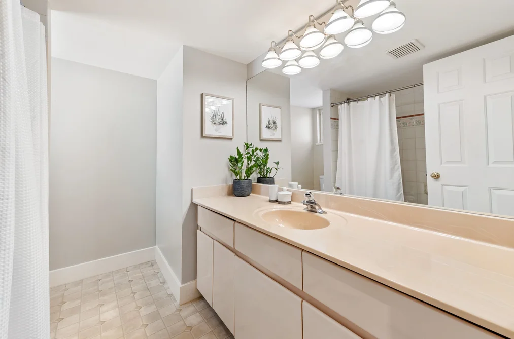 201A 1220 QUAYSIDE DRIVE, New Westminster BC V3M 6H1, New Westminster BC — Residential for Sale — Photo 28 of 39