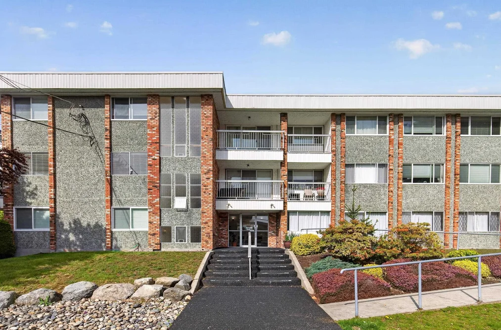 Condo for sale at 202 1331 Fir Street White Rock British Columbia - MLS: R3119945