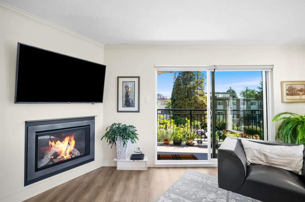 202 134 W 20TH STREET, North Vancouver BC V7M 1Y4, North Vancouver BC — Residential for Sale - Photo 2