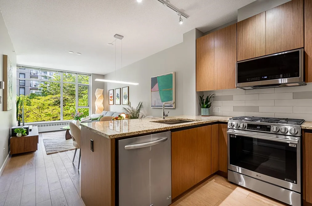 202 135 W 2ND STREET, North Vancouver BC V7M 0C5, North Vancouver BC — Residential for Sale - Photo 2