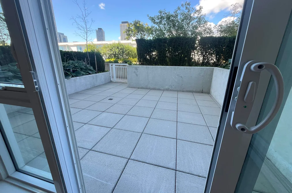 Condo for sale at 202 13685 102 Avenue Surrey British Columbia - MLS: R3147164