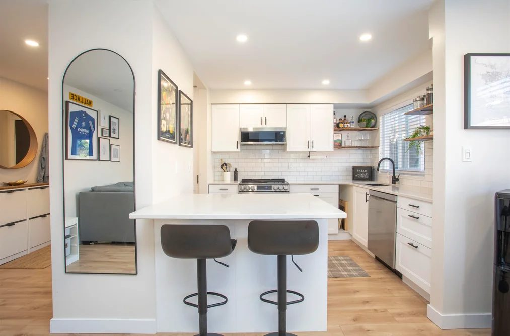 Condo for sale at 202 1381 Martin Street White Rock British Columbia - MLS: R3095865