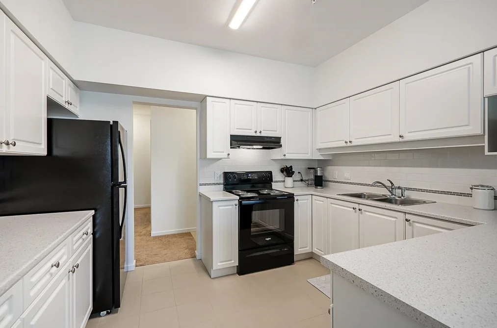 202 13911 70 AVENUE, Surrey BC V3W 6B4, Surrey BC — Residential for Sale - Photo 2