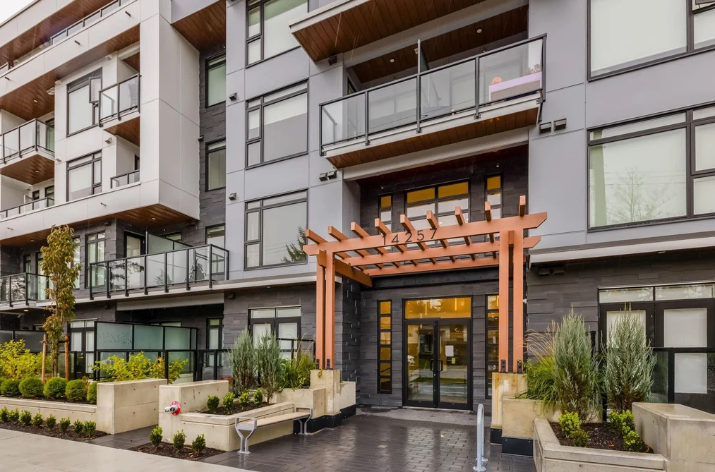 Condo for sale at 202 14257 103a Avenue Avenue Surrey British Columbia - MLS: R3097723