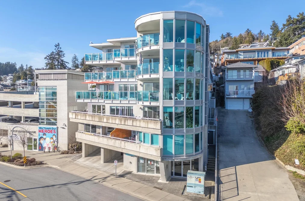 Condo for sale at 202 14955 Victoria Avenue White Rock British Columbia - MLS: R3085734